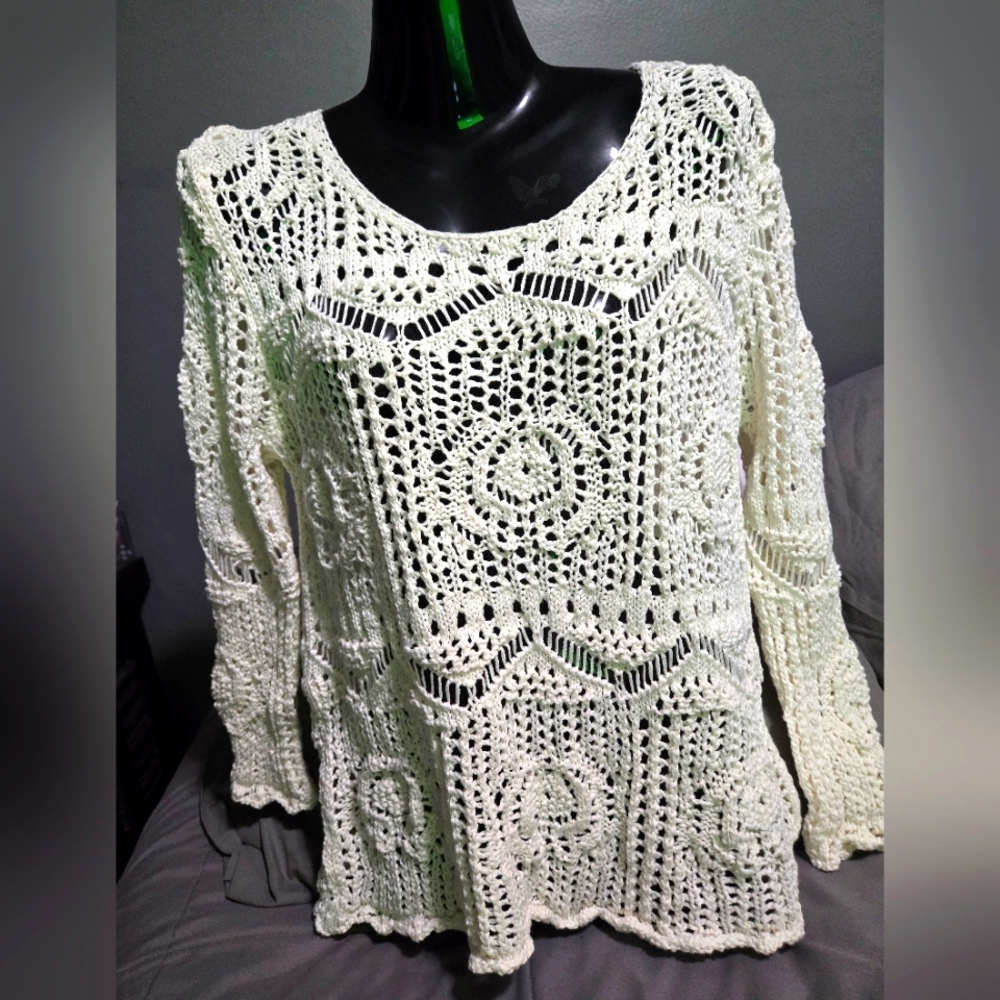 Crotchet women's cream color top size Medium